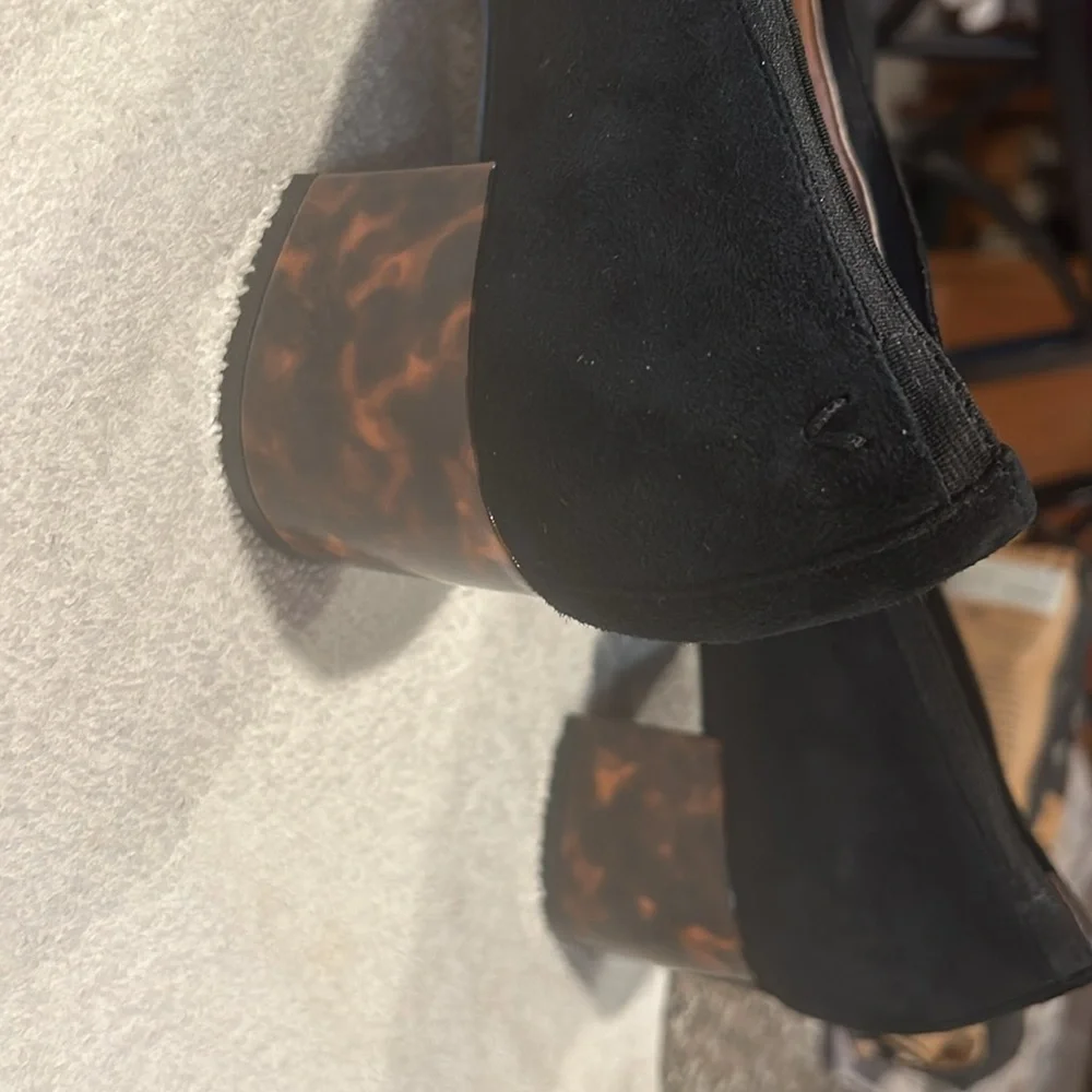 J Jill black pumps with tortoise heal size 7.5 only wore once to a wedding - Picture 4 of 7